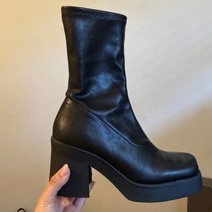 COPY - Steve Madden short black chunky boots size 9